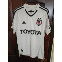 Beşiktaş 2011-2012 Sezonu İbrahim Toraman #5 Retro İç Saha Forması (Adidas) from adidas at Turkish Football Shop # 
