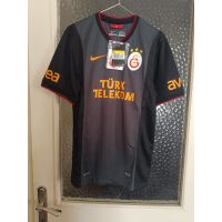 KOLEKSİYONLUK Galatasaray 2013-2014 Füme/Siyah Forma (Sıfır Etiketli - S Beden) from Nike at Turkish Football Shop # 