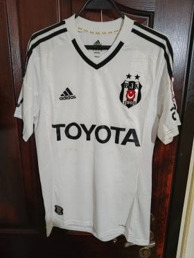 Beşiktaş 2011-2012 Sezonu İbrahim Toraman #5 Retro İç Saha Forması (Adidas) from adidas at Turkish Football Shop # 
