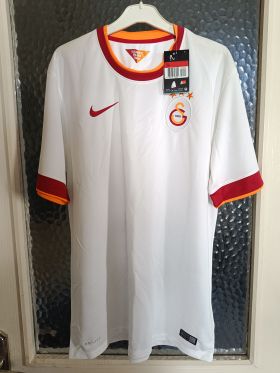 KOLEKSİYONLUK Galatasaray 2014-2015 Selçuk İnan #8 Beyaz Forma (Sıfır Etiketli - L Beden) from Nike at Turkish Football Shop # 