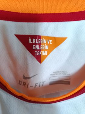 KOLEKSİYONLUK Galatasaray 2014-2015 Selçuk İnan #8 Beyaz Forma (Sıfır Etiketli - L Beden) from Nike at Turkish Football Shop # 