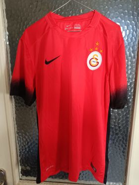 Galatasaray 2015-2016 Kırmızı Deplasman Forması - 4 Yıldızlı İlk Sezon (M Beden) from Nike at Turkish Football Shop # 