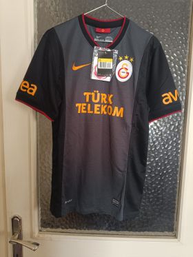 KOLEKSİYONLUK Galatasaray 2013-2014 Füme/Siyah Forma (Sıfır Etiketli - S Beden) from Nike at Turkish Football Shop # 