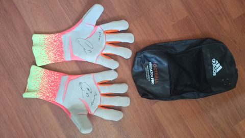 KOLEKSİYONLUK Emiliano "Dibu" Martínez İmzalı Adidas Predator Pro Kaleci Eldiveni (Çantalı) from adidas at Turkish Football Shop # 