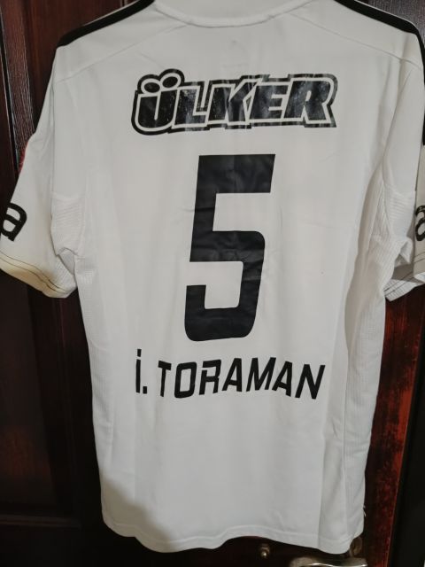 Beşiktaş 2011-2012 Sezonu İbrahim Toraman #5 Retro İç Saha Forması (Adidas) from adidas at Turkish Football Shop # 