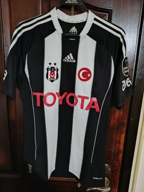 Orijinal Beşiktaş 2011-2012 Adidas Çubuklu Forma – GUTI #14 (M Beden) from adidas at Turkish Football Shop # 