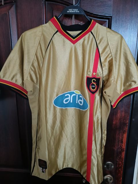 Orijinal Galatasaray 2002-2003 Umbro Altın (Gold) Forma – Aria Sponsorlu (S Beden) from  at Turkish Football Shop # 