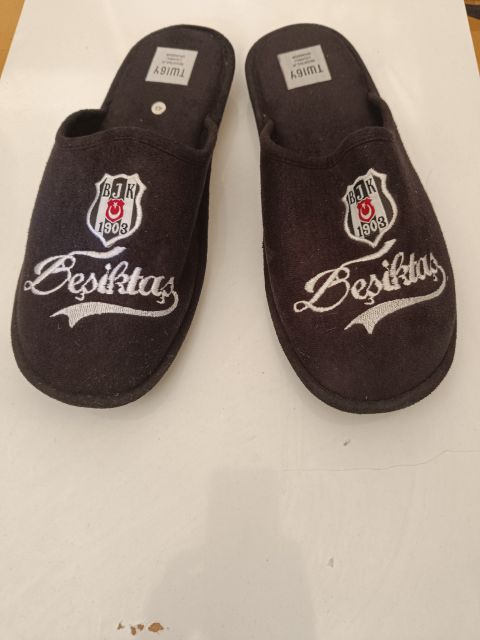 Twiggy Beşiktaş JK Orijinal Lisanslı Nakış Armalı Erkek Ev Terliği - Siyah (43 Numara) from  at Turkish Football Shop # 