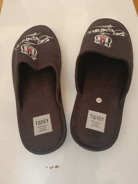 Twiggy Beşiktaş JK Orijinal Lisanslı Nakış Armalı Erkek Ev Terliği - Siyah (43 Numara) from  at Turkish Football Shop # 