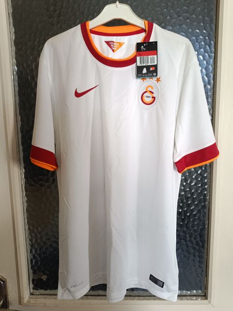 KOLEKSİYONLUK Galatasaray 2014-2015 Selçuk İnan #8 Beyaz Forma (Sıfır Etiketli - L Beden) from Nike at Turkish Football Shop # 