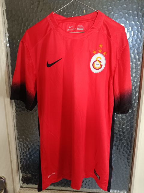 Galatasaray 2015-2016 Kırmızı Deplasman Forması - 4 Yıldızlı İlk Sezon (M Beden) from Nike at Turkish Football Shop # 