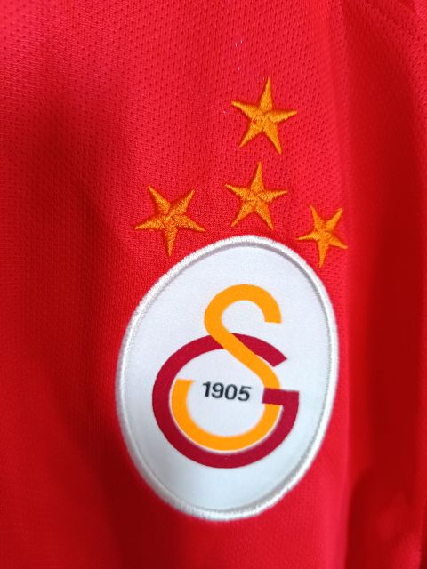 Galatasaray 2015-2016 Kırmızı Deplasman Forması - 4 Yıldızlı İlk Sezon (M Beden) from Nike at Turkish Football Shop # 