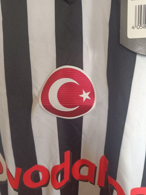 Koleksiyonluk 2017/18 Beşiktaş JK Vodafone Sponsorlu Çubuklu Forma - BNWT 2XL from adidas at Turkish Football Shop # 